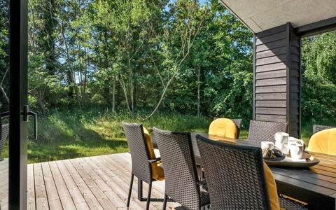Ilmarinen - 561M from the Sea: Meubilair, Stoel, Land Lot, Buitenmeubels, Hardwood, Buitentafel, Keuken En Eettafel, Schaduw, Tuin, Eco Hotel