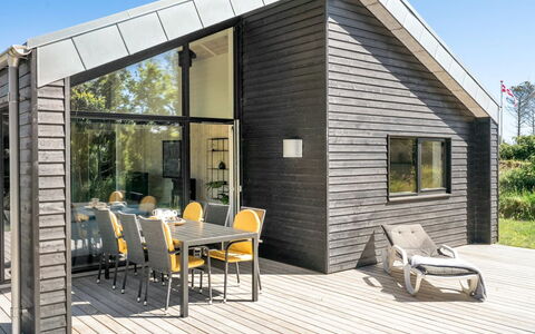 Ilmarinen - 561M from the Sea: Hout, Siding, Huis, Verblijf, Dak, Deur, Garden Gebouwen, Fiets, Veranda, Schuur