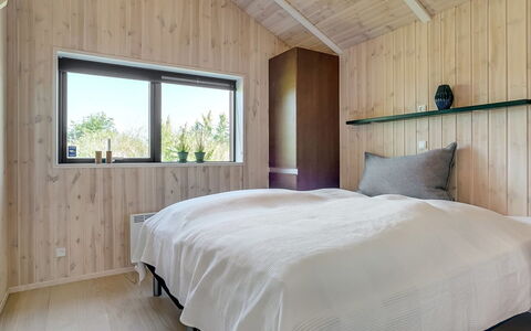 Ilmarinen - 561M from the Sea: Hout, Slaapkamer, Interieur Ontwerp, Bed, Plafond, Flooring, Verdieping, Bedding, Huis, Kamer