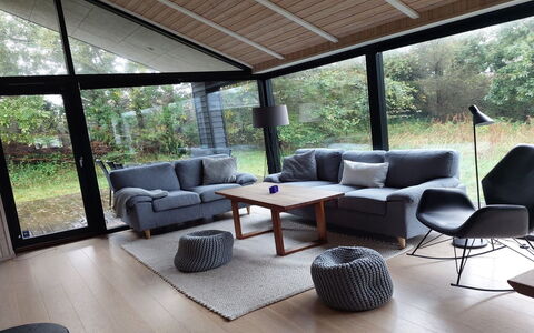 Ilmarinen - 561M from the Sea: Meubilair, Interieur Ontwerp, Hout, Flooring, Verdieping, Woonkamer, Bankstel, Huis, Stoel, Houten Vloer