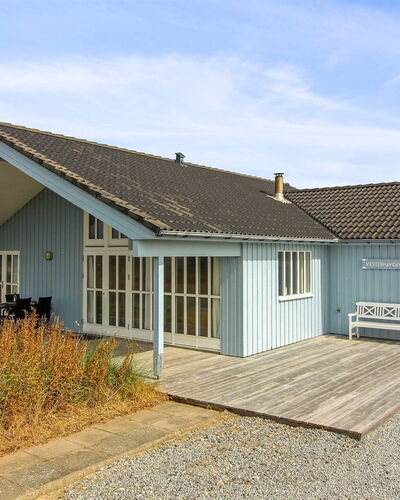 Dorethea - 300M from the Sea