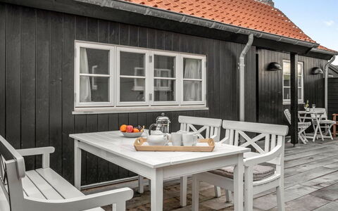 Armina - 75M from the Sea: Hout, Meubilair, Tafel, Deur, Buitenmeubels, Verdieping, Huis, Hardwood, Buitentafel, Plank