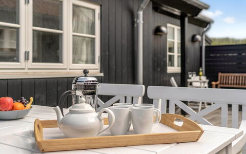 Armina - 75M from the Sea: Hout, Meubilair, Tafel, Hardwood, Stoel, Serveware, Keuken En Eettafel, Beits, Plank, Koffietafel