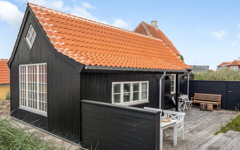 Armina - 75M from the Sea: Dak, Verblijf, Huis, Siding, Plank, Hardwood, Schuur, Schaduw, Ontwerp