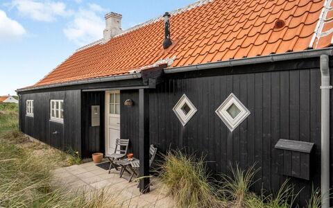 Armina - 75M from the Sea: Huis, Huis, Dak, Woongebied, Verblijf, Landgoed, Boerderij, Gazon, Landscaping, Siding