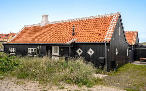 Armina - 75M from the Sea: Huis, Huis, Dak, Woongebied, Verblijf, Landgoed, Boerderij, Gazon, Landscaping, Siding