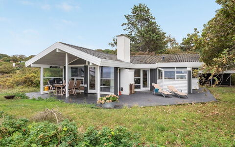 Pascal - 25M from the Sea: Dak, Huis, Huis, Verblijf, Deur, Landgoed, Boerderij, Oprit, Siding, Veranda