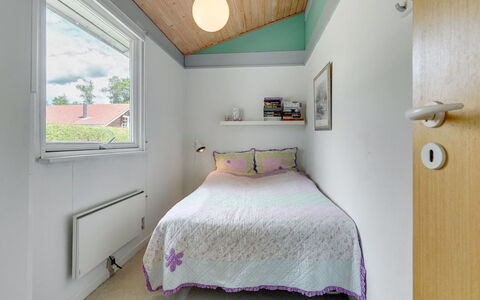 Elva - 150M from the Sea: Interieur Ontwerp, Plafond, Slaapkamer, Flooring, Verdieping, Verlichting, Bed, Huis, Kamer, Lichte Inrichting
