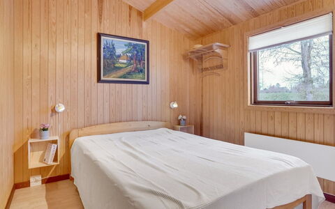 Agda - 100M from the Sea: Interieur Ontwerp, Slaapkamer, Muur, Hout, Bed, Flooring, Verdieping, Plafond, Kamer, Meubilair