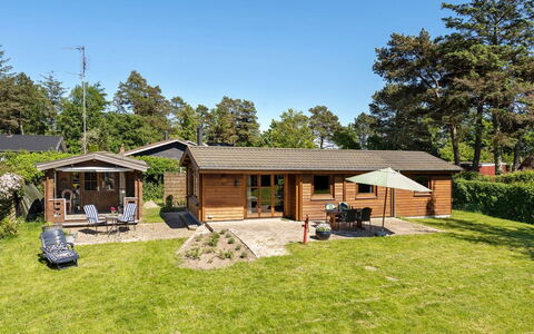 Agda - 100M from the Sea: Huis, Verblijf, Dak, Huis, Garden Gebouwen, Backyard, Tuin, Werf, Blokhut, Landgoed