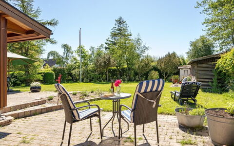 Agda - 100M from the Sea: Meubilair, Struik, Tuin, Buitenmeubels, Land Lot, Stoel, Schaduw, Groundcover, Landscaping