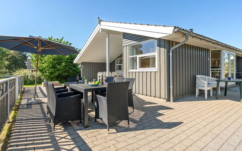 Karoliina - 900M from the Sea: Dak, Huis, Land Lot, Huis, Verblijf, Landgoed, Garden Gebouwen, Schaduw, Blokhut, Landscaping