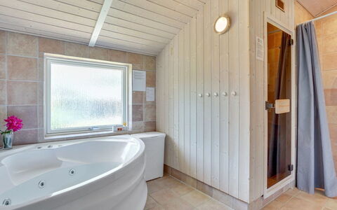 Karoliina - 900M from the Sea: Dak, Huis, Land Lot, Huis, Verblijf, Landgoed, Garden Gebouwen, Schaduw, Blokhut, Landscaping