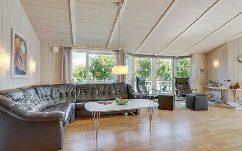 Karoliina - 900M from the Sea: Dak, Huis, Land Lot, Huis, Verblijf, Landgoed, Garden Gebouwen, Schaduw, Blokhut, Landscaping