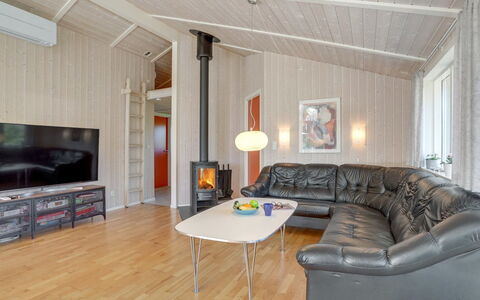 Karoliina - 900M from the Sea: Dak, Huis, Land Lot, Huis, Verblijf, Landgoed, Garden Gebouwen, Schaduw, Blokhut, Landscaping