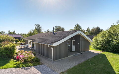 Karoliina - 900M from the Sea: Dak, Huis, Land Lot, Huis, Verblijf, Landgoed, Garden Gebouwen, Schaduw, Blokhut, Landscaping