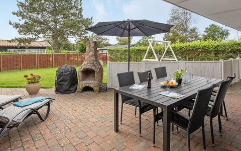 Gull - 150M from the Sea: Meubilair, Buitenmeubels, Tafel, Stoel, Buitentafel, Keuken En Eettafel, Tuin, Patio, Schaduw, Flagstone
