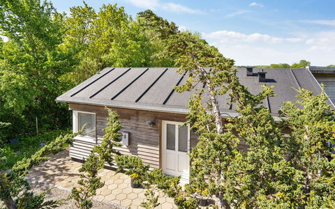 Alma - 400M from the Sea: Struik, Stedelijk Ontwerp, Groundcover, Steen, Appartement, Landgoed, Metselwerk, Balkon, Landscaping