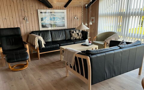 Thorgot - 400M from the Sea: Meubilair, Hout, Flooring, Interieur Ontwerp, Verdieping, Bankstel, Woonkamer, Houten Vloer, Kamer
