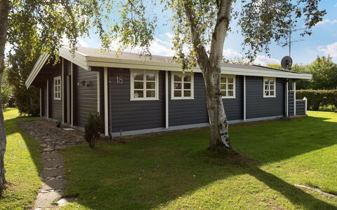 Rosabella - 600M from the Sea: Dak, Land Lot, Verblijf, Huis, Landelijk Gebied, Schuur, Siding, Garden Gebouwen, Blokhut, Hut