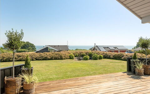 Fridtjof - 100M from the Sea: Lucht, Schaduw, Dek, Oceaan, Eco Hotel, Hardwood, Plank, Gang, Houten Vloer, Landscaping