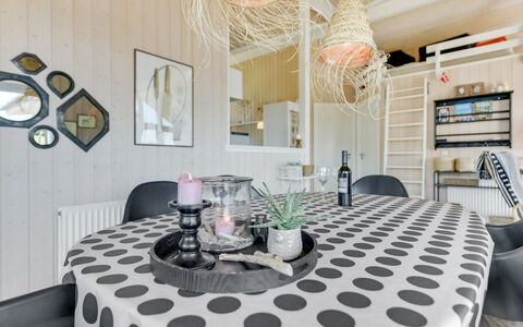 Fridtjof - 100M from the Sea: Meubilair, Interieur Ontwerp, Lichte Inrichting, Tafel, Stoel, Plafond, Eetkamer, Keuken En Eettafel, Textiel, Verlichting