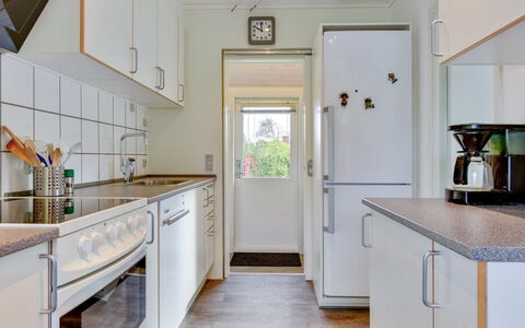 Cenia - 450M from the Sea: Toestel Van De Keuken, Major Appliance, Keuken, Flooring, Countertop, Hout, Interieur Ontwerp, Verdieping, Plafond, Koelkast