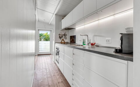 Heinke - 2Km from the Sea: Meubilair, Buitenmeubels, Tableware, Tafel, Drinkware, Stoel, Buitentafel, Voedsel, Fles