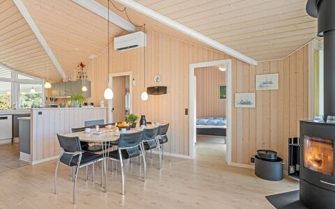 Dagny - 300M from the Sea: Meubilair, Buitenmeubels, Tableware, Tafel, Drinkware, Stoel, Buitentafel, Voedsel, Fles
