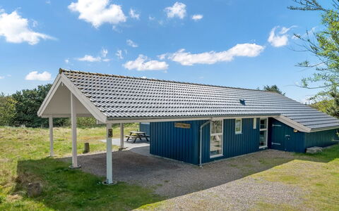Dagny - 300M from the Sea: Meubilair, Buitenmeubels, Tableware, Tafel, Drinkware, Stoel, Buitentafel, Voedsel, Fles