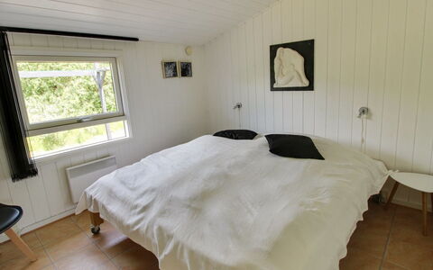 Aatos - 500M from the Sea: Muur, Slaapkamer, Bed, Hout, Flooring, Verdieping, Plafond, Laken, Interieur Ontwerp, Bedding