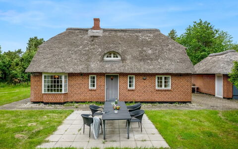 Thoren - 2Km from the Sea: Struik, Stedelijk Ontwerp, Groundcover, Steen, Appartement, Landgoed, Metselwerk, Balkon, Landscaping