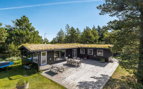 Elin - 3Km from the Sea: Dak, Land Lot, Verblijf, Huis, Landelijk Gebied, Schuur, Siding, Garden Gebouwen, Blokhut, Hut