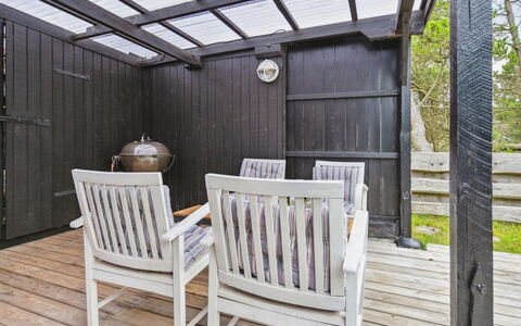 Elin - 3Km from the Sea: Dak, Land Lot, Verblijf, Huis, Landelijk Gebied, Schuur, Siding, Garden Gebouwen, Blokhut, Hut