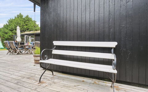 Elin - 3Km from the Sea: Dak, Land Lot, Verblijf, Huis, Landelijk Gebied, Schuur, Siding, Garden Gebouwen, Blokhut, Hut
