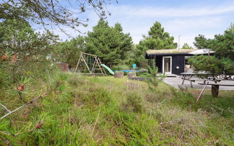 Elin - 3Km from the Sea: Dak, Land Lot, Verblijf, Huis, Landelijk Gebied, Schuur, Siding, Garden Gebouwen, Blokhut, Hut