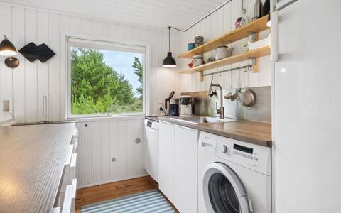 Elin - 3Km from the Sea: Hout, Flooring, Verdieping, Major Appliance, Keuken, Countertop, Beits, Hardwood, Houten Vloer, Cabinetry