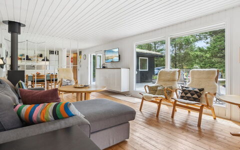 Elin - 3Km from the Sea: Flooring, Interieur Ontwerp, Verdieping, Hout, Plafond, Houten Vloer, Meubilair, Bankstel, Woonkamer, Huis