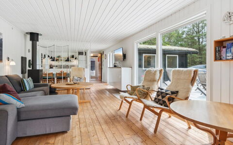 Elin - 3Km from the Sea: Flooring, Hout, Interieur Ontwerp, Houten Vloer, Verdieping, Plafond, Meubilair, Woonkamer, Huis, Bankstel