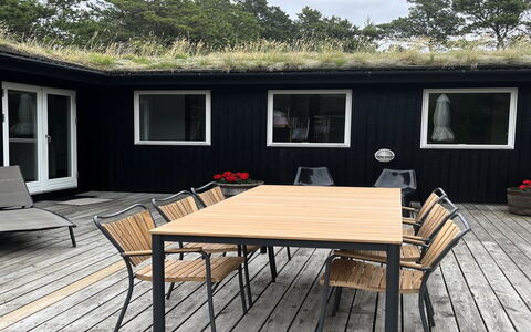 Elin - 3Km from the Sea: Dak, Land Lot, Verblijf, Huis, Landelijk Gebied, Schuur, Siding, Garden Gebouwen, Blokhut, Hut