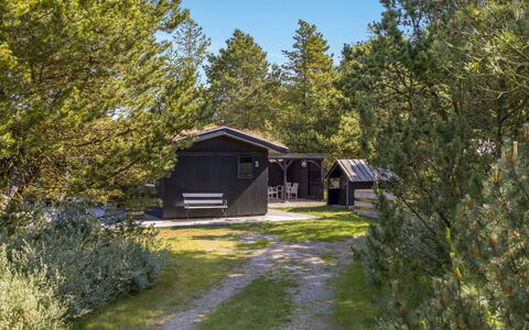 Elin - 3Km from the Sea: Dak, Land Lot, Verblijf, Huis, Landelijk Gebied, Schuur, Siding, Garden Gebouwen, Blokhut, Hut