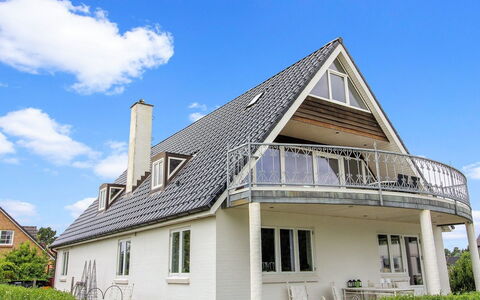 Lissa - 2.4Km from the Sea: Meubilair, Interieur Ontwerp, Stoel, Flooring, Tafel, Toevlucht, Verdieping, Plafond, Kamer, Eco Hotel