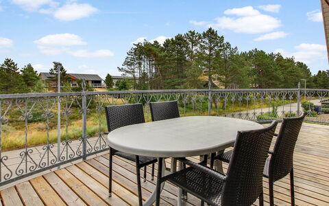 Lissa - 2.4Km from the Sea: Meubilair, Interieur Ontwerp, Stoel, Flooring, Tafel, Toevlucht, Verdieping, Plafond, Kamer, Eco Hotel