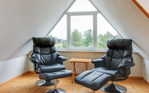 Lissa - 2.4Km from the Sea: Meubilair, Interieur Ontwerp, Stoel, Flooring, Tafel, Toevlucht, Verdieping, Plafond, Kamer, Eco Hotel