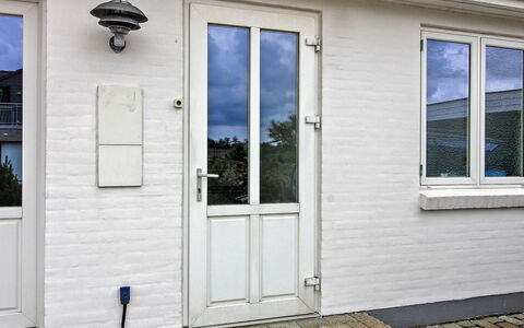 Lissa - 2.4Km from the Sea: Meubilair, Interieur Ontwerp, Stoel, Flooring, Tafel, Toevlucht, Verdieping, Plafond, Kamer, Eco Hotel