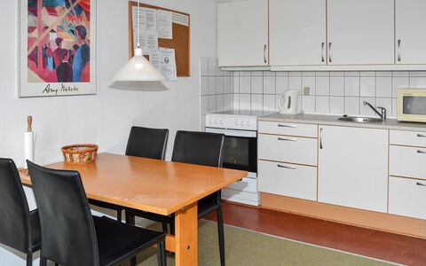 Urmas - 1Km from the Sea: Meubilair, Flooring, Verdieping, Interieur Ontwerp, Hout, Houten Vloer, Tafel, Keuken En Eettafel, Stoel, Kamer
