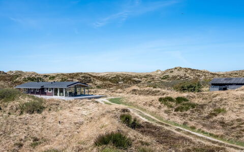Hristina - 200M from the Sea: Dak, Land Lot, Verblijf, Huis, Landelijk Gebied, Schuur, Siding, Garden Gebouwen, Blokhut, Hut