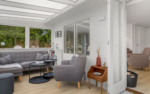 Eliene - 500M from the Sea: Plafond, Flooring, Interieur Ontwerp, Verdieping, Samengesteld Materiaal, Meubilair, Toevlucht, Hotel, Ontwerp, Daylighting