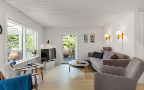 Eliene - 500M from the Sea: Plafond, Flooring, Interieur Ontwerp, Verdieping, Samengesteld Materiaal, Meubilair, Toevlucht, Hotel, Ontwerp, Daylighting