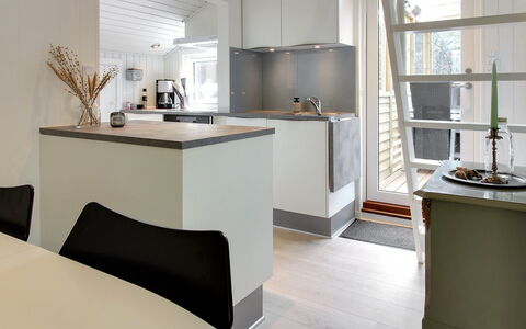 Eliene - 500M from the Sea: Meubilair, Interieur Ontwerp, Flooring, Verdieping, Hout, Plafond, Keuken, Countertop, Cabinetry, Kamer